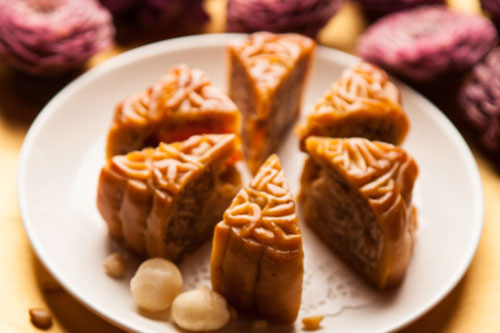 杭州寺庙月饼一盒难求，代购凌晨4点排队抢